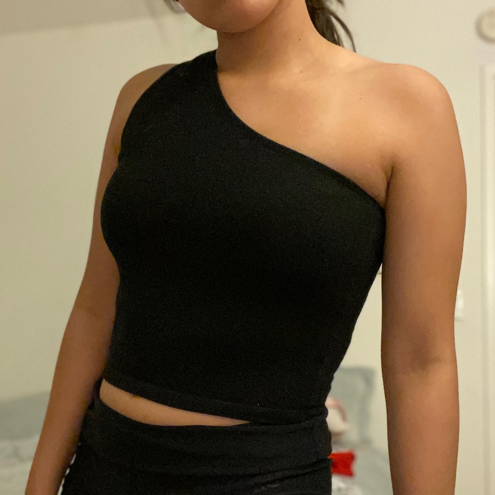 Brandy Melville one shoulder top!